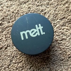 Magnetic stack melt eyeshadows